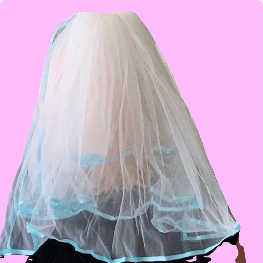 WHITE & TIFFANY BLUE RIBBON LINING TIERED 3 LAYER WHITE VEIL NEW